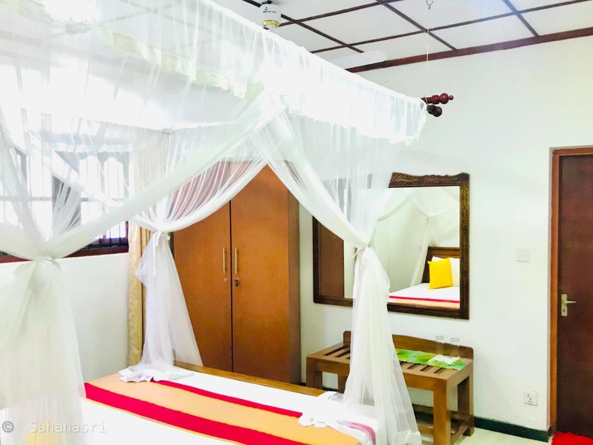 Sahana Sri Villa Bentota Bagian luar foto