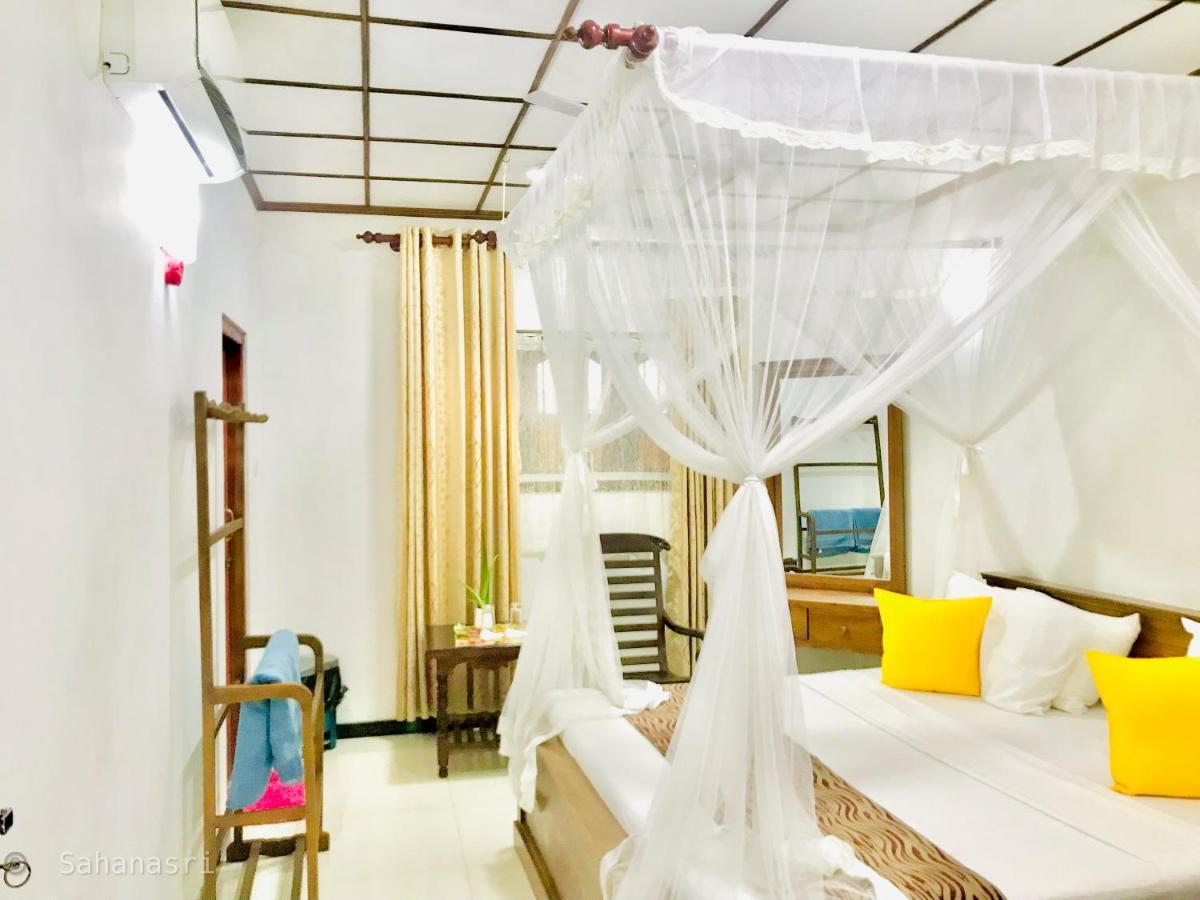 Sahana Sri Villa Bentota Bagian luar foto
