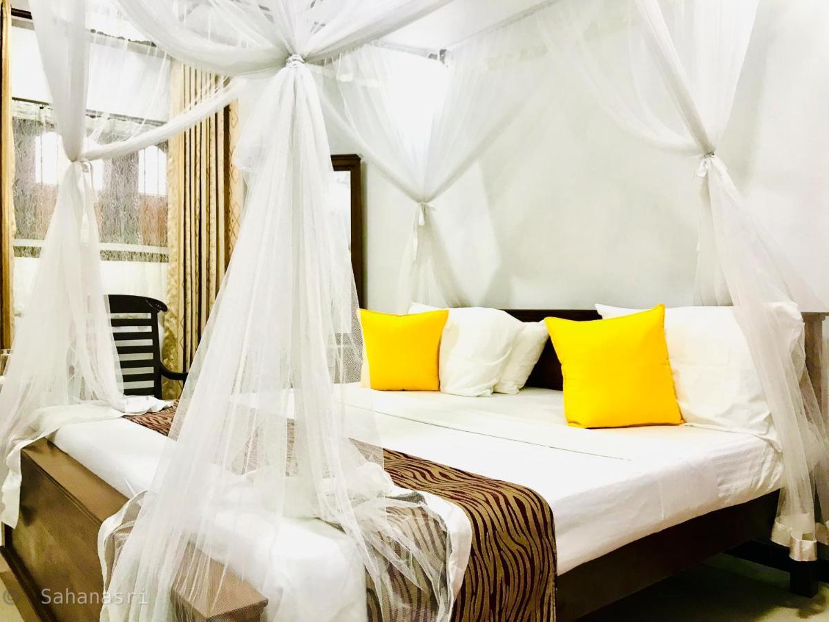 Sahana Sri Villa Bentota Bagian luar foto