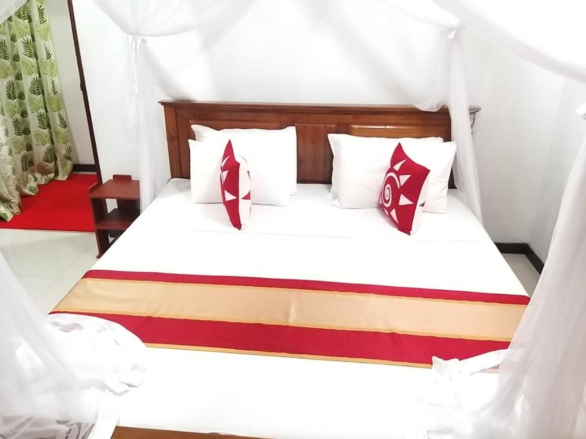 Sahana Sri Villa Bentota Bagian luar foto